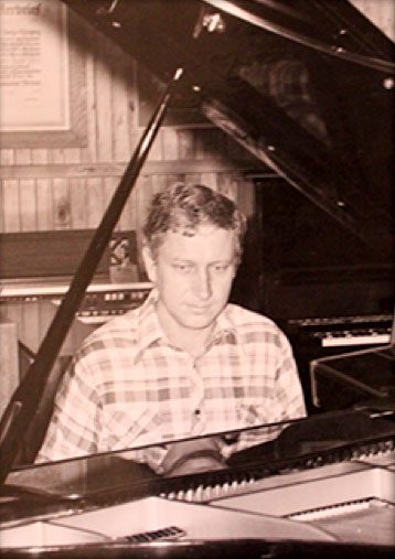 Master Piano Builder